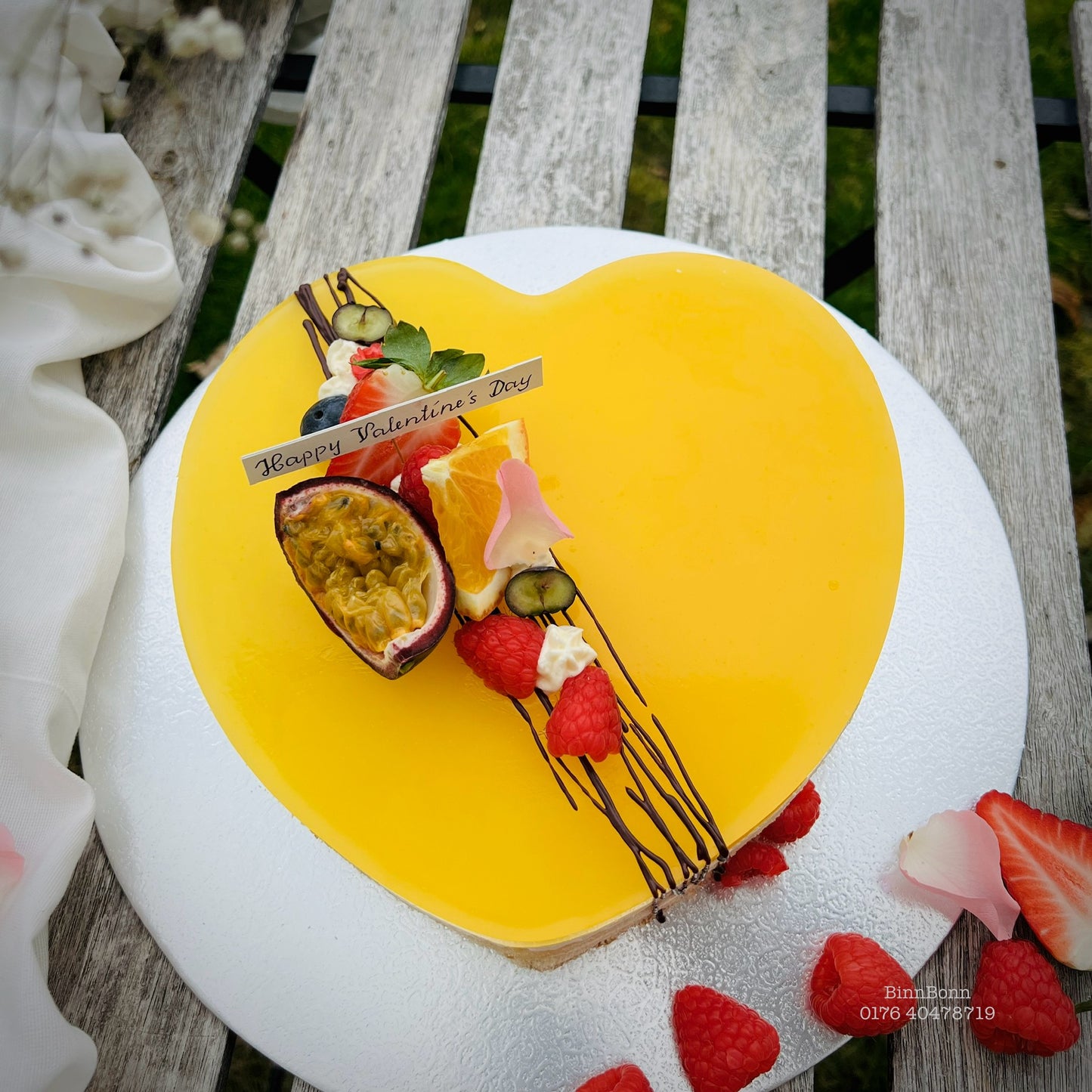 38. Torte "I give you my heart" mit Maracuja-Orangenspiegel und frischen Früchten 24 cm