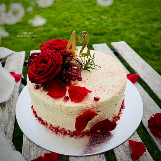 11. Torte "True Love" mit frischen Rosen, Granatapfel und Frischkäse-Sahnecreme 22 cm