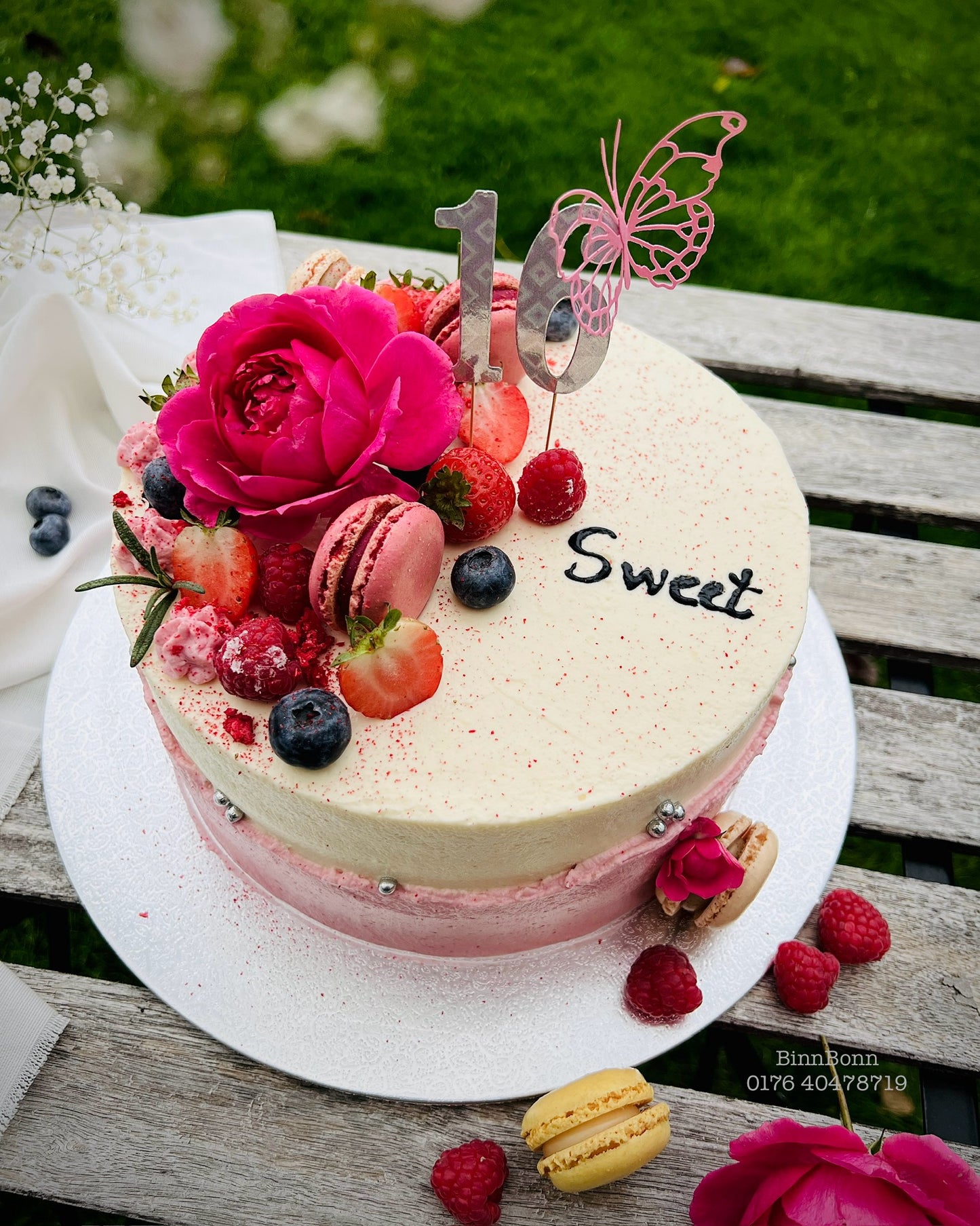 15. Torte "Sweet 16" zum Geburtstag mit frischen Beeren 22 cm