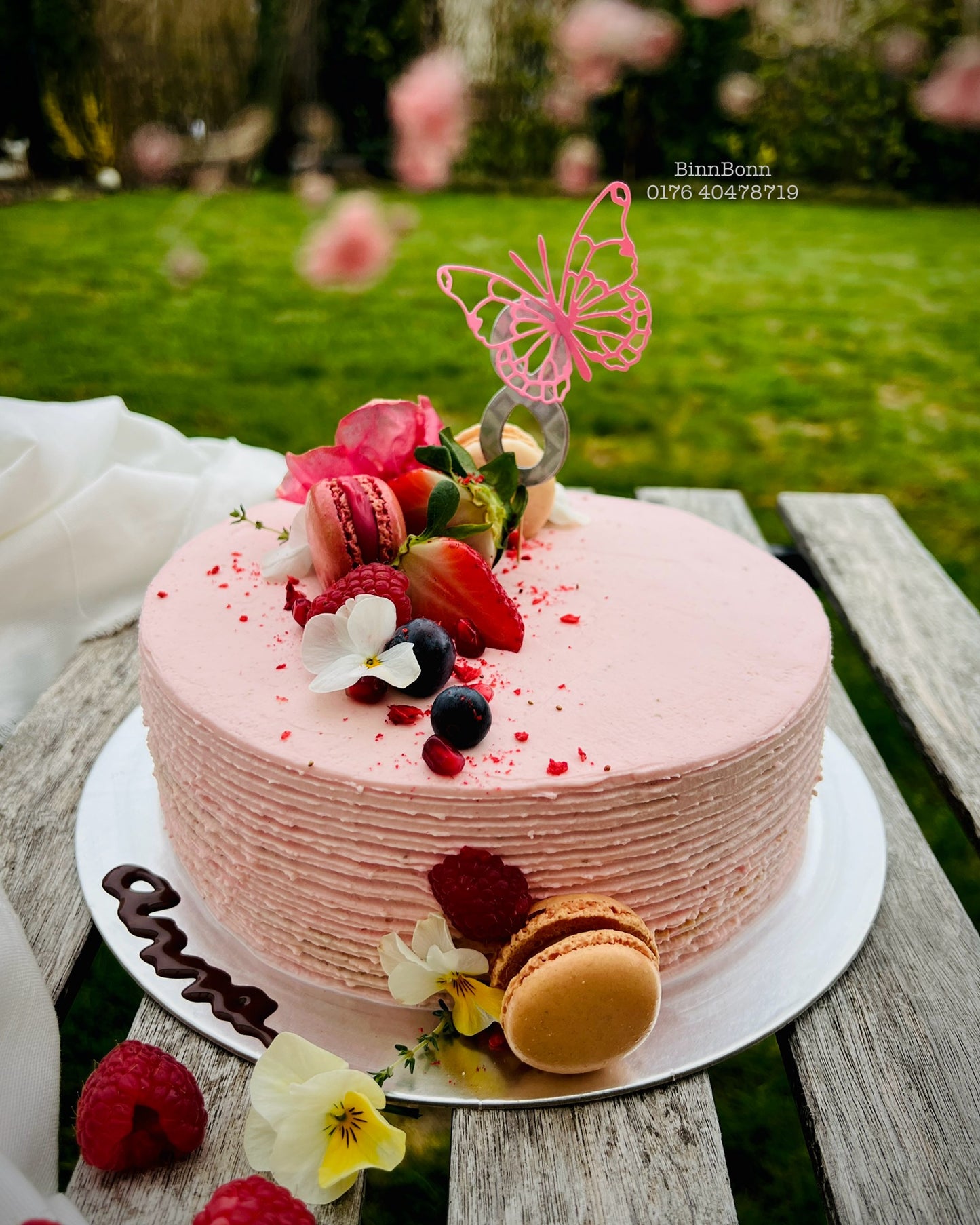 45. Torte "Pink Dream" mit frischen Beeren und essbaren Blüten 20 cm