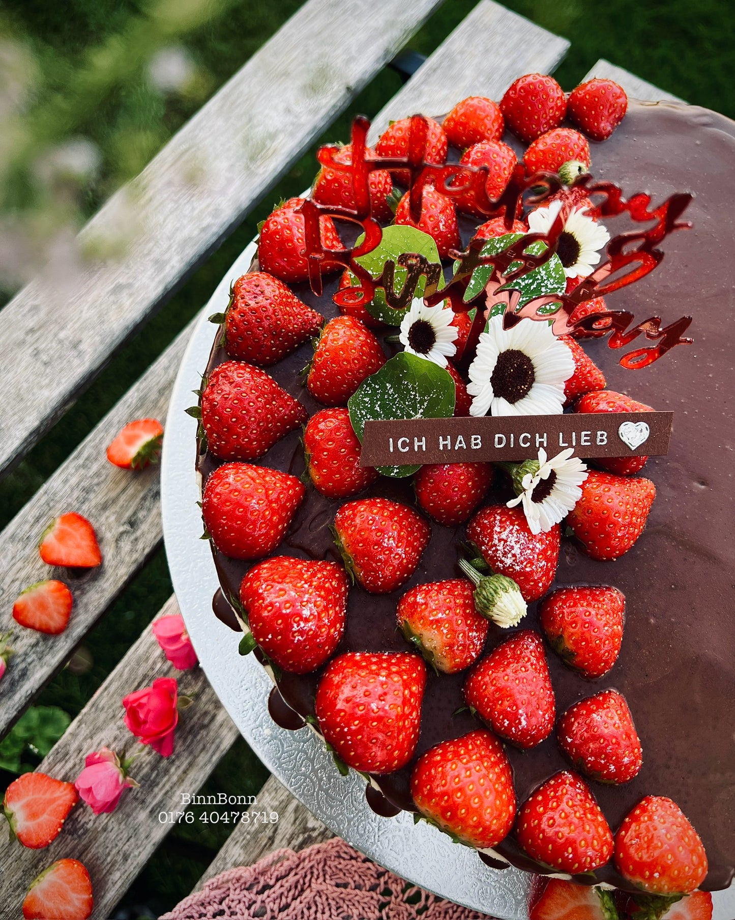 9. Torte "I Love You" mit Schokoladen und frischen Erdbeeren 26 cm