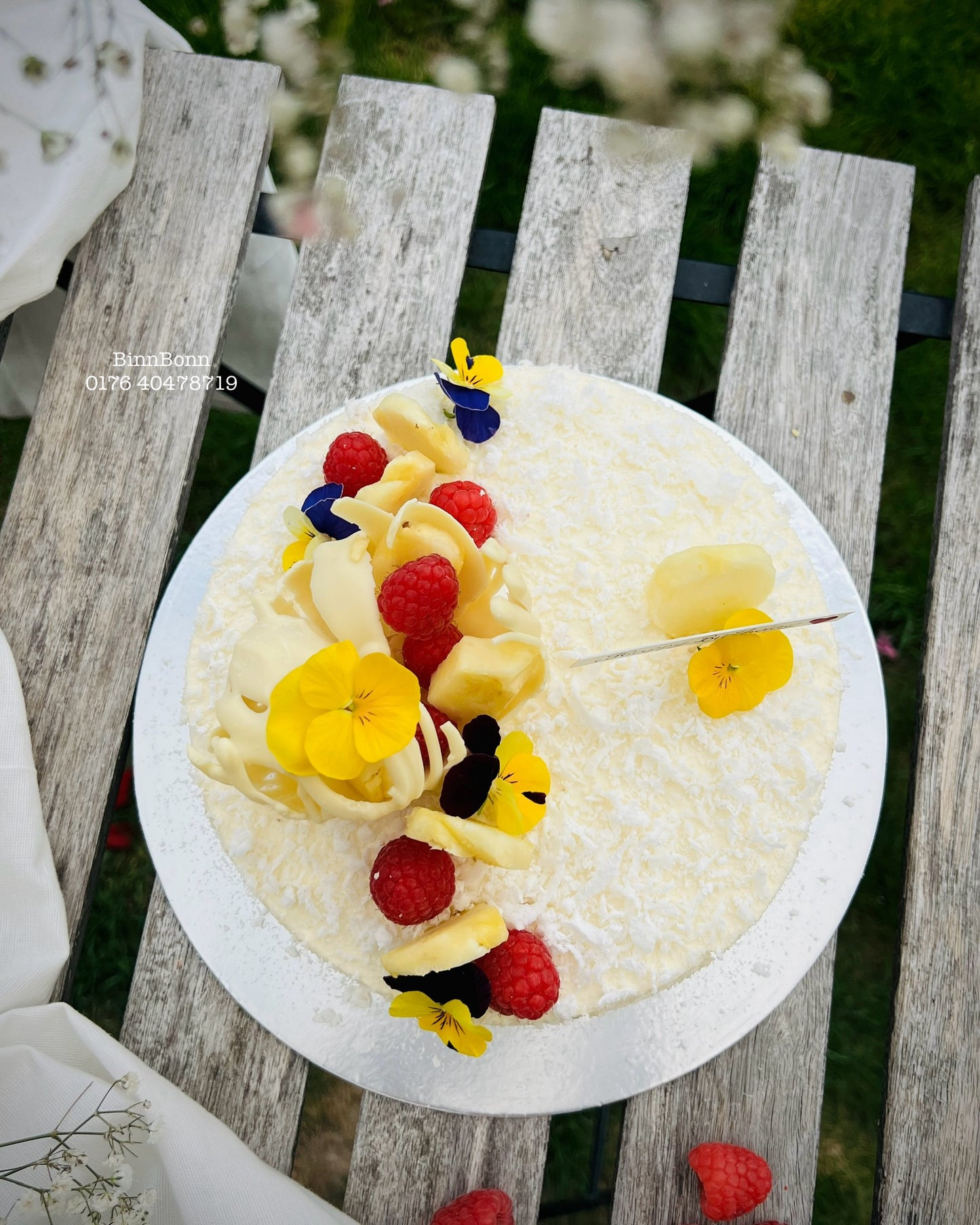 60. Torte "Tropical inspiration" Crêpes-Torte mit frischem Kokosfleisch und Ananas 22 cm