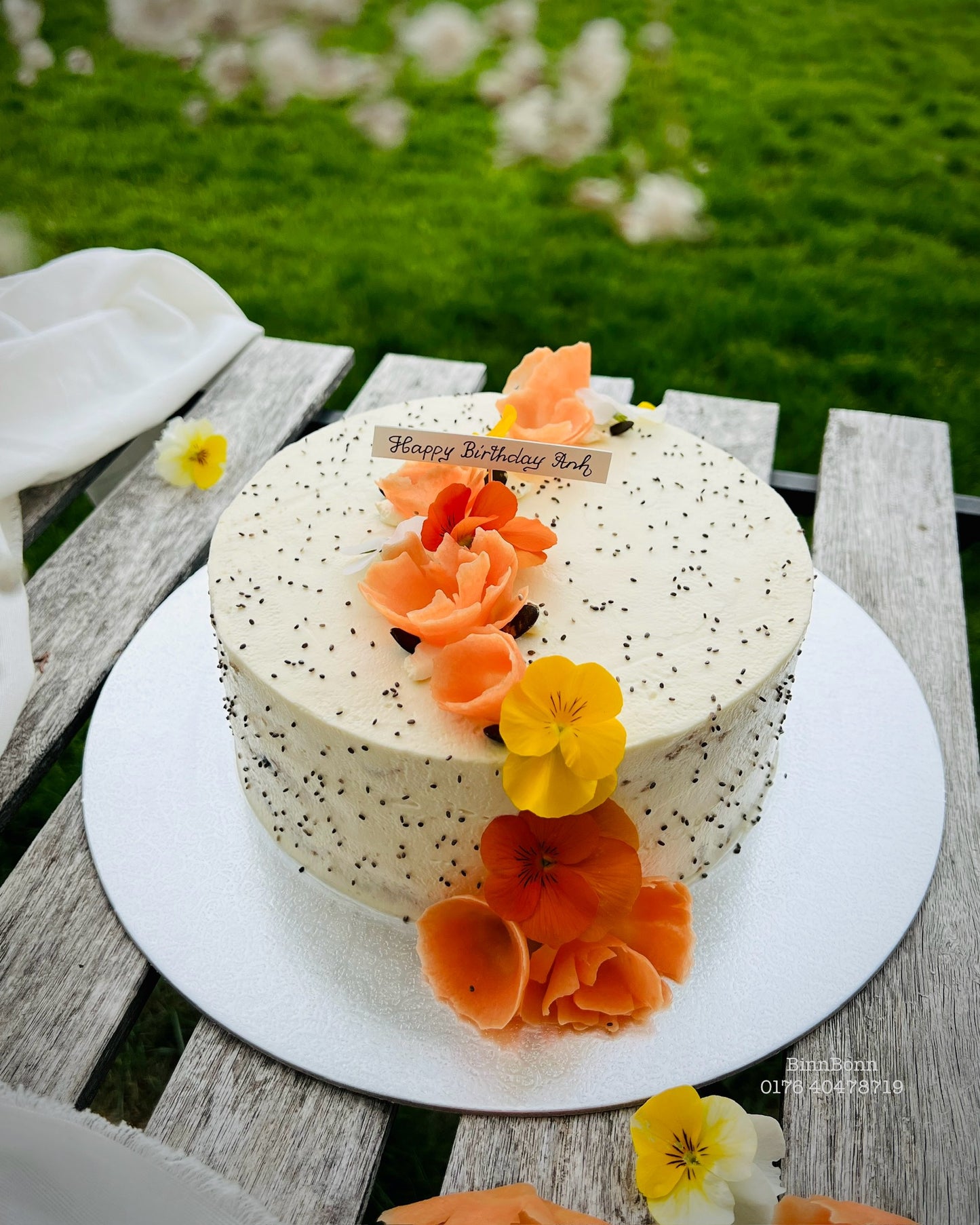 7. Torte "Carrot Cake" mit Möhren Kürbiskernen und Frischkäse 22 cm