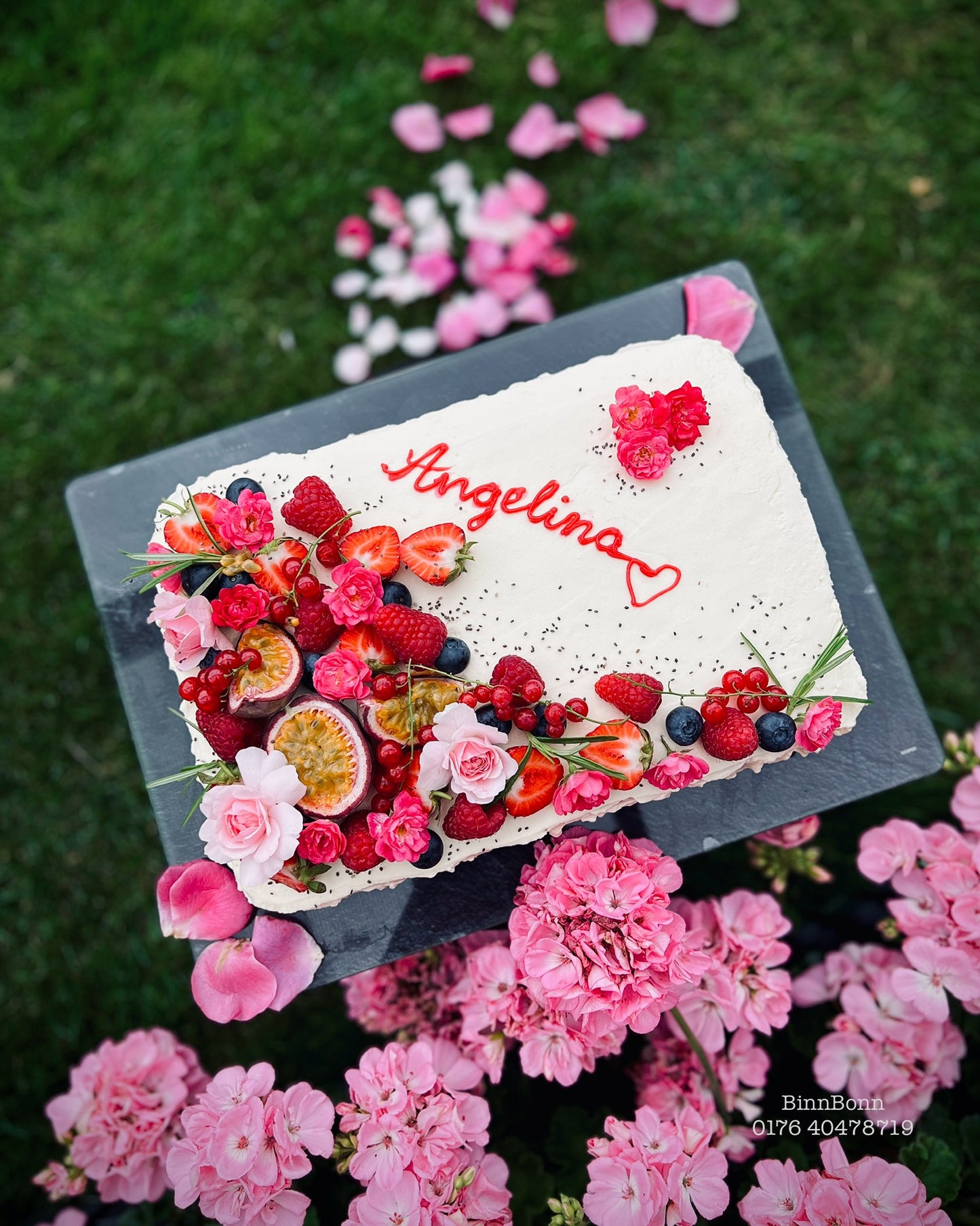 7. Torte "Angel" zum Geburtstag mit bunten frischen Früchten 20x30 cm