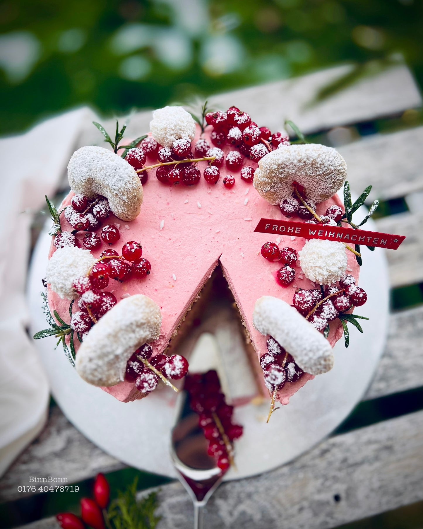 25. Torte "Pretty Christmas" mit Vanillekipferl und frischen Beeren 22 cm
