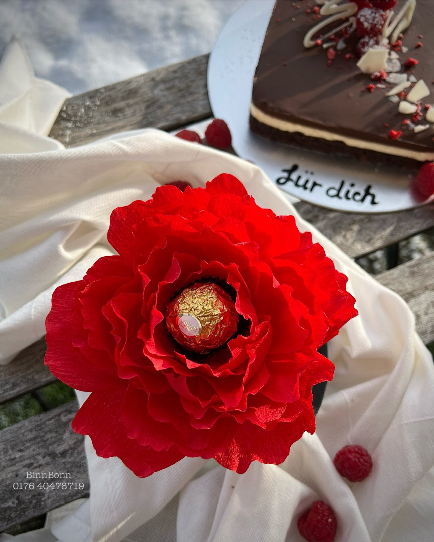 Einzigartiges Geschenk zum Valentinstag Muttertag Rosebox mit Ferrero Rocher