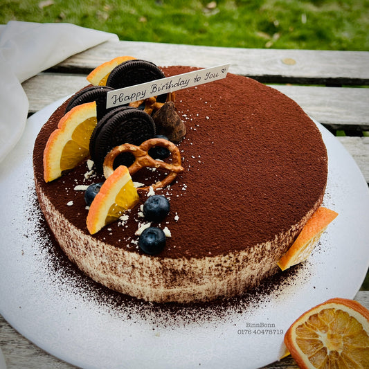 42. Torte "Dusted Cocoa" mit himmlischer Schoko-Mousse und feinem Kakaopulver 26 cm